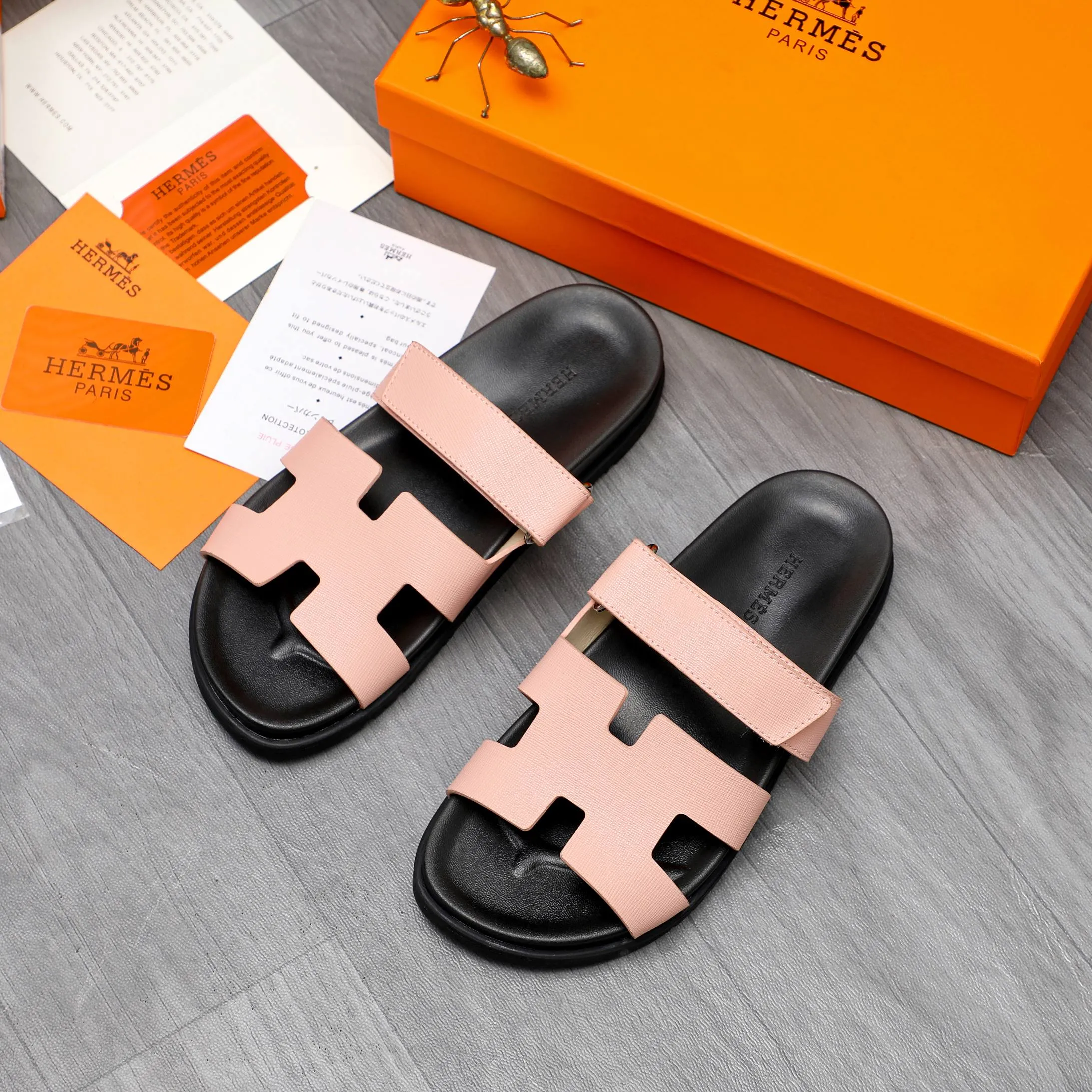 Men's shoes 💰340 Product trademark: Hermes "Hermes" Couple's slippers Regular size: 36-46 Product material: Selected vertical grain cowhide upper, microfiber lining, original outsole